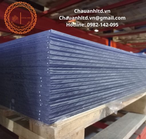 TAM NHUA PVC TRONG CUNG